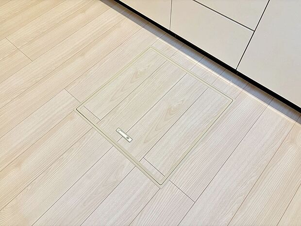 【その他設備(床下収納)】床下収納付き!日用品・非常用品の収納にも大活躍。