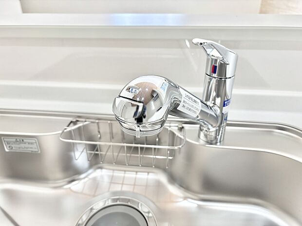 【その他設備(浄水器)】いつでも清潔なおいしいお水を。一つの水栓で水道水と浄水を使い分け。