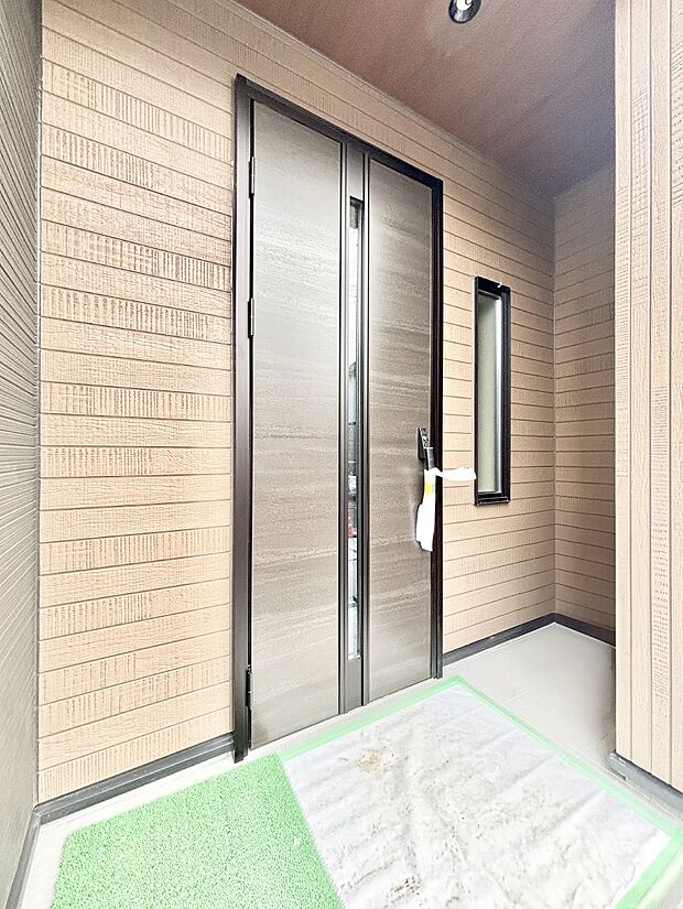 【玄関】大切な家族、来客を出迎える玄関。