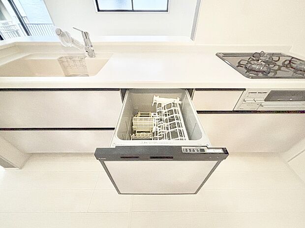 【その他設備(食洗機)】面倒なお片づけは食洗機にお任せ！家事の負担が減って、時間にも気持ちにもゆとりができます。