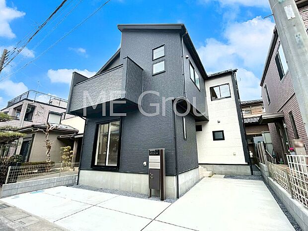 【現地外観写真】たっぷりの陽光と心地よい風が舞い込む住まい 