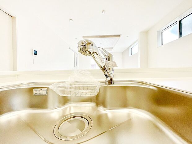 【その他設備(浄水器)】いつでも清潔なおいしいお水を。一つの水栓で水道水と浄水を使い分け。