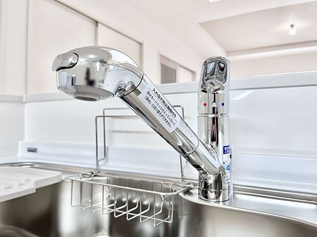 【その他設備(浄水器)】いつでも清潔なおいしいお水を。一つの水栓で水道水と浄水を使い分け。