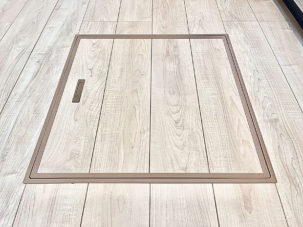 【その他設備(床下収納)】床下収納付き！日用品・非常用品の収納にも大活躍。