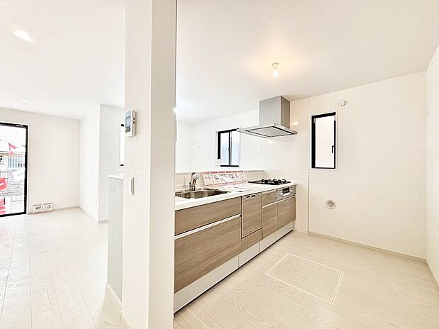 【ダイニングキッチン】料理をしながらご家族との会話を楽しめる対面カウンターキッチン