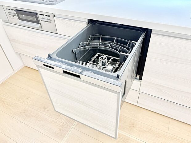 【その他設備(食洗機)】面倒なお片づけは食洗機にお任せ！家事の負担が減って、時間にも気持ちにもゆとりができます。