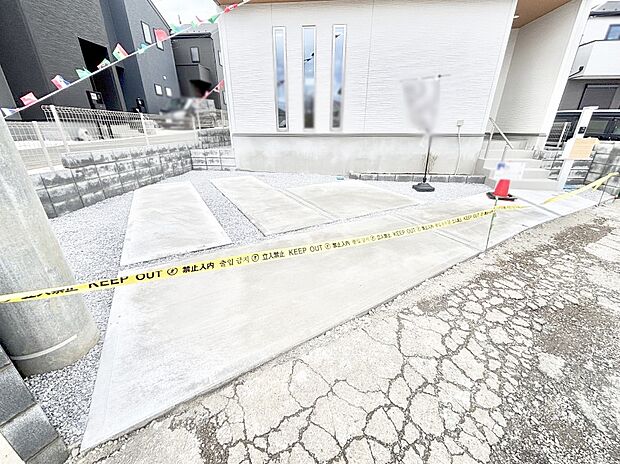 【駐車場】目の前が駐車場だと雨の日も大量にお買い物をした時も便利ですね
