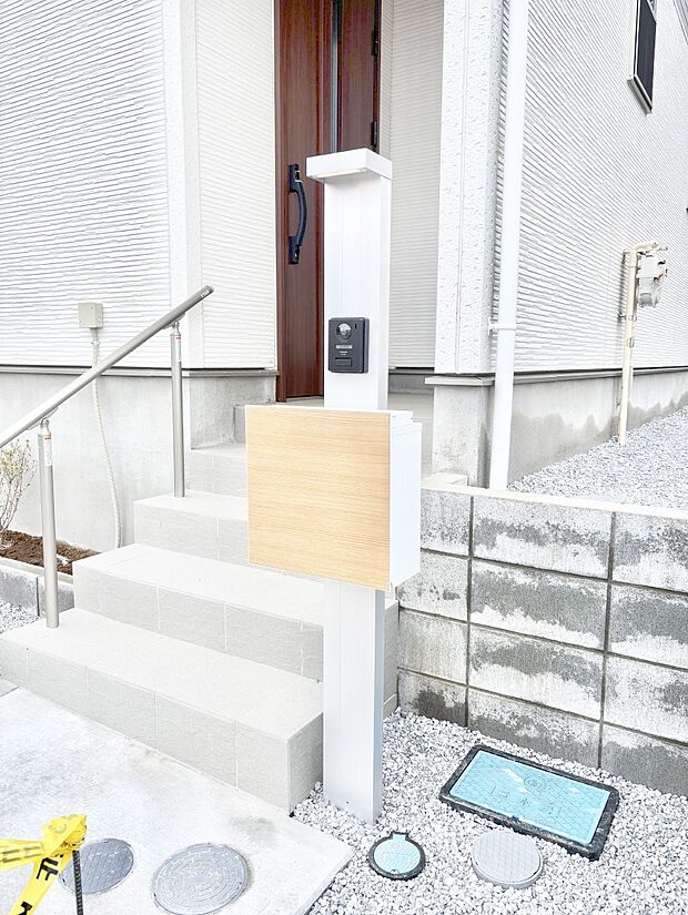 【その他現地】表札・インターホン・ポストをひとつに集約