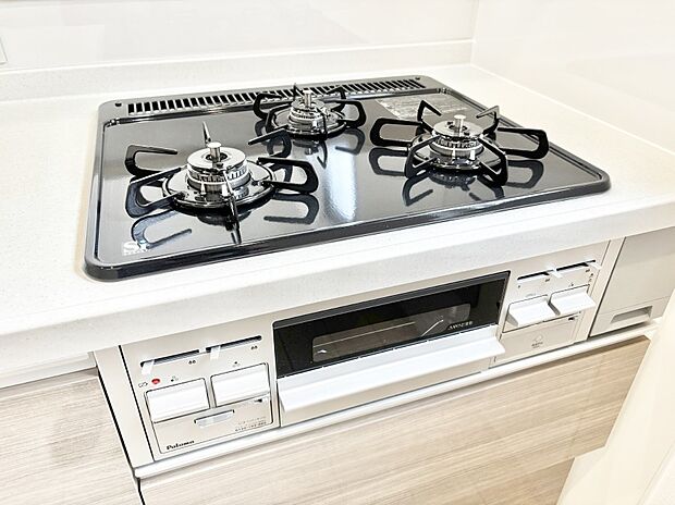 【その他設備(Siセンサーコンロ)】ガスコンロはSiセンサー搭載。火力調節や焦げ付き・消し忘れも防いでくれます。