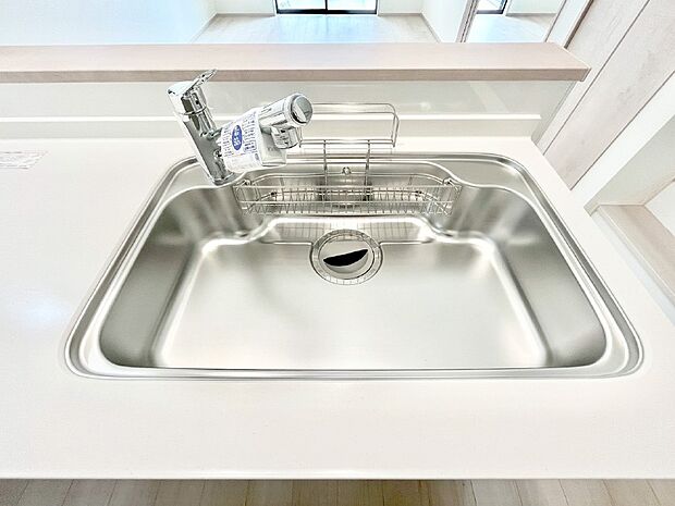 【その他設備(浄水器)】いつでも清潔なおいしいお水を。一つの水栓で水道水と浄水を使い分け。