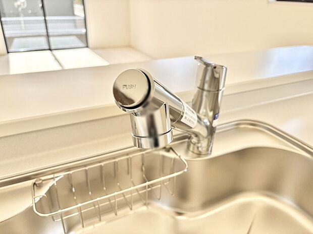 【その他設備(浄水器)】いつでも清潔なおいしいお水を。一つの水栓で水道水と浄水を使い分け。