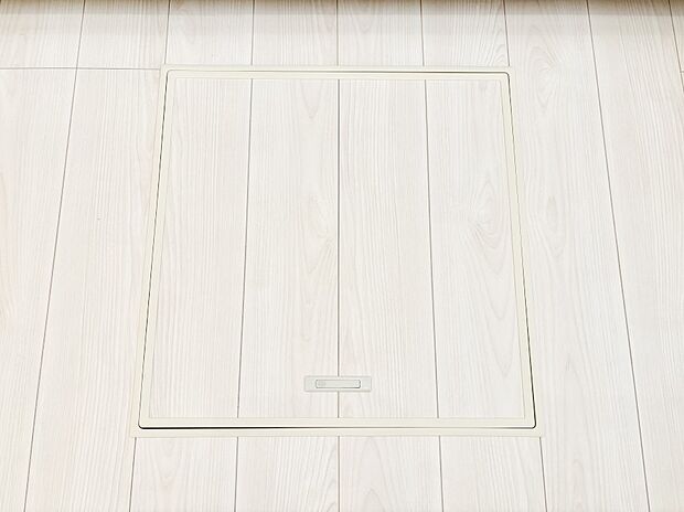 【その他設備(床下収納)】床下収納付き！日用品・非常用品の収納にも大活躍。