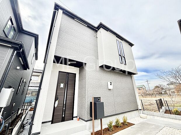 【現地外観写真】たっぷりの陽光と心地よい風が舞い込む住まい