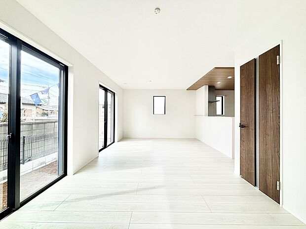 【ダイニング】家族の笑顔が自然と生まれてくる、そんな雰囲気のダイニングに仕上がっています