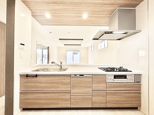 【キッチン】毎日使うキッチンだから、使いやすさ&お手入れのしやすさにこだわりました。