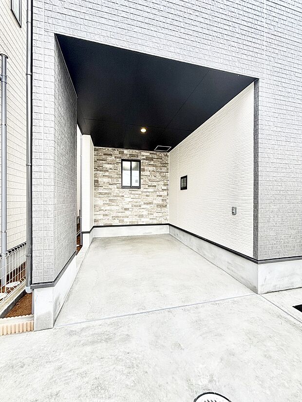 【駐車場】ビルトインタイプは大切なお車を傷や汚れから守ることができます。