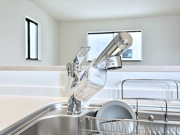 【その他設備(浄水器)】いつでも清潔なおいしいお水を。一つの水栓で水道水と浄水を使い分け。