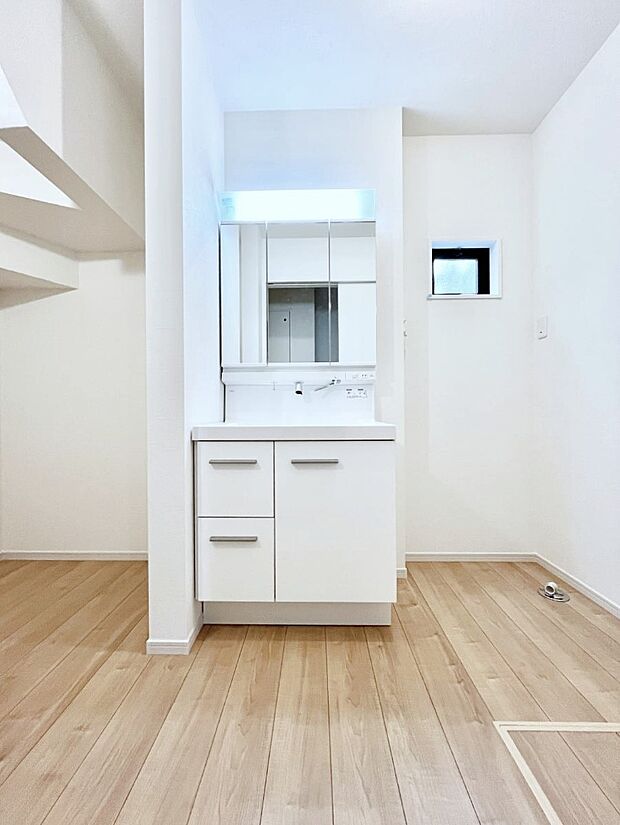 【洗面台・洗面所】ゆとりの洗面スペースで朝の身支度もスムーズに