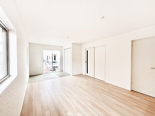 【リビングダイニング】家族団らんの時間も増えそうなくつろぎのリビングダイニング。   