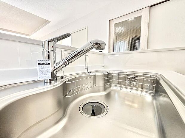 【その他設備(シンク)】広々としたシンクでお料理やお皿洗いもラクラク快適に！