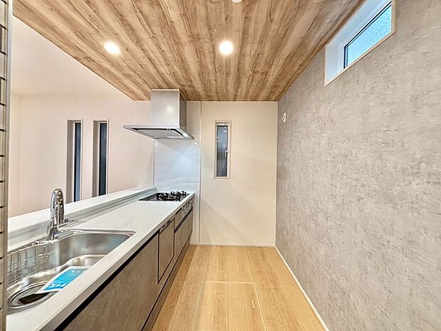 【キッチン】ゆとりあるキッチンではご家族と楽しくお料理ができます。