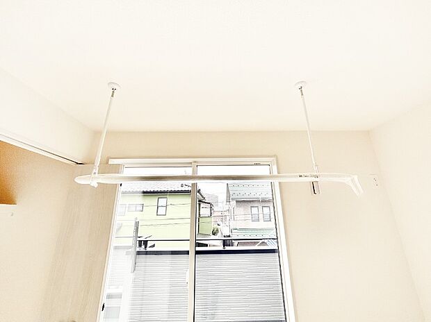 【その他設備(室内物干し)】あると便利な室内物干し。梅雨や花粉の時期に大活躍します！