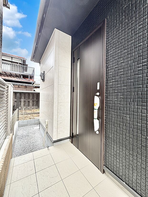 【玄関】大切な家族、来客を出迎える玄関。