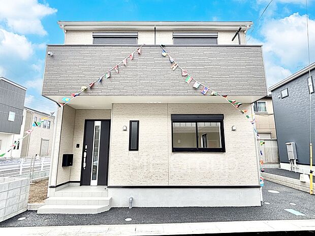 【現地外観写真】洗練された外観、上質な住空間が広がる室内は永く安心して過ごせる住居です。