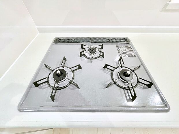 【その他設備(Siセンサーコンロ)】ガスコンロはSiセンサー搭載。火力調節や焦げ付き・消し忘れも防いでくれます。