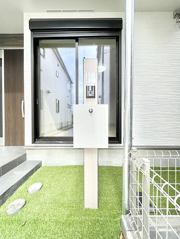 【その他現地】シンプルなデザインのポスト