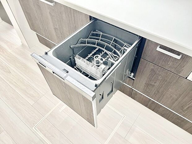 【その他設備(食洗機)】面倒なお片づけは食洗機にお任せ！家事の負担が減って、時間にも気持ちにもゆとりができます。