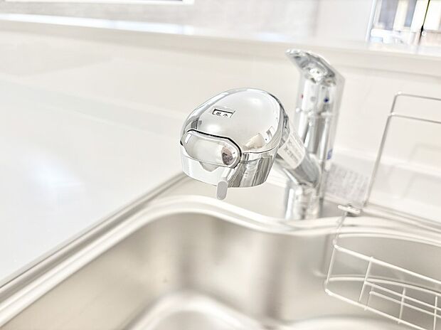 【その他設備(浄水器)】いつでも清潔なおいしいお水を。一つの水栓で水道水と浄水を使い分け。