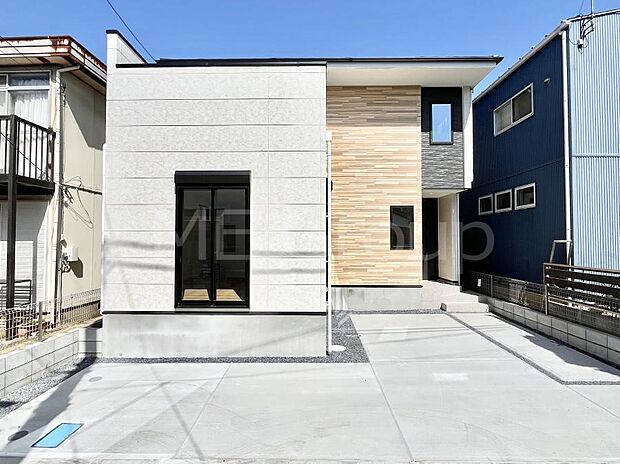 【現地外観写真】洗練された外観、上質な住空間が広がる室内は永く安心して過ごせる住居です。 