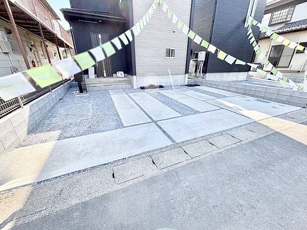 【駐車場】駐車2台可能！急なお客様の駐車に。また、ご家族の自転車スペースとしても大活躍。