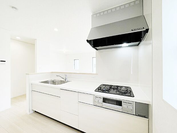 【ダイニングキッチン】料理をしながらご家族との会話を楽しめる対面カウンターキッチン