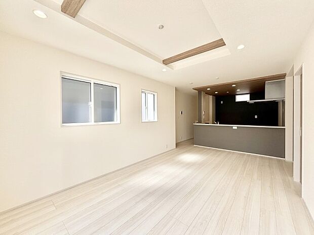 【リビングダイニング】家族団らんの時間も増えそうなくつろぎのリビングダイニング。   