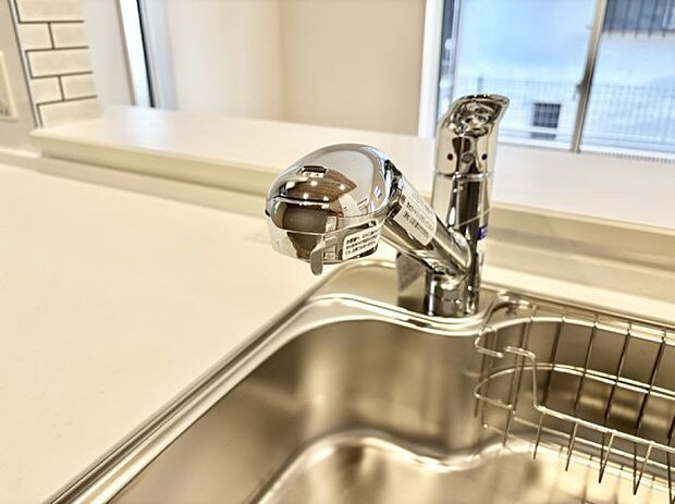 【その他設備(浄水器)】いつでも清潔なおいしいお水を。一つの水栓で水道水と浄水を使い分け。