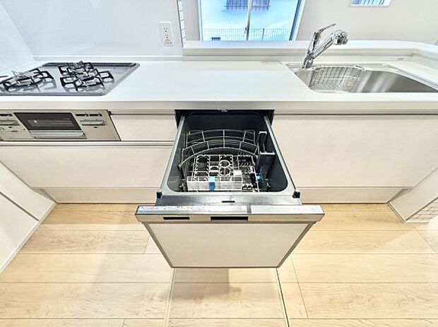 【その他設備(食洗機)】面倒なお片づけは食洗機にお任せ！家事の負担が減って、時間にも気持ちにもゆとりができます。