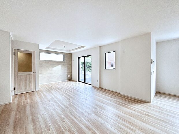 【ダイニング】家族の笑顔が自然と生まれてくる、そんな雰囲気のダイニングに仕上がっています。