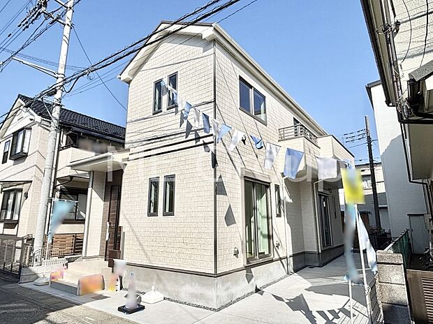 【現地外観写真】たっぷりの陽光と開放感に包まれる明るい住まい