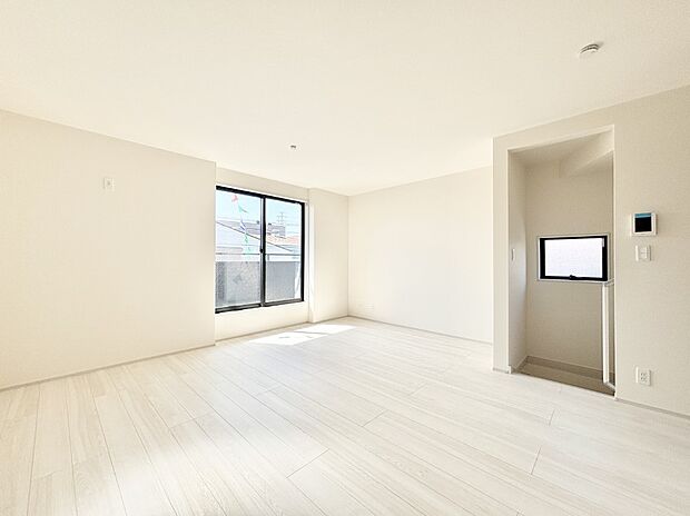 【ダイニング】リビング階段が家族の笑顔と会話をつないでくれます  