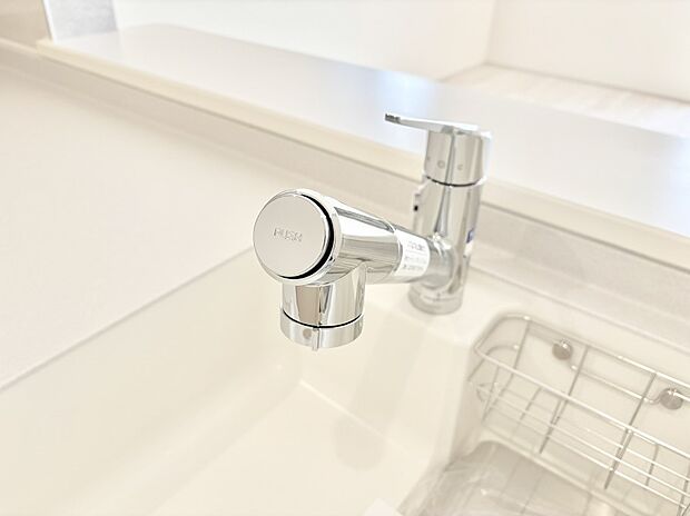 【その他設備(浄水器)】いつでも清潔なおいしいお水を。一つの水栓で水道水と浄水を使い分け。