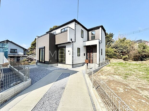 【現地外観写真】たっぷりの陽光と心地よい風が舞い込む住まい