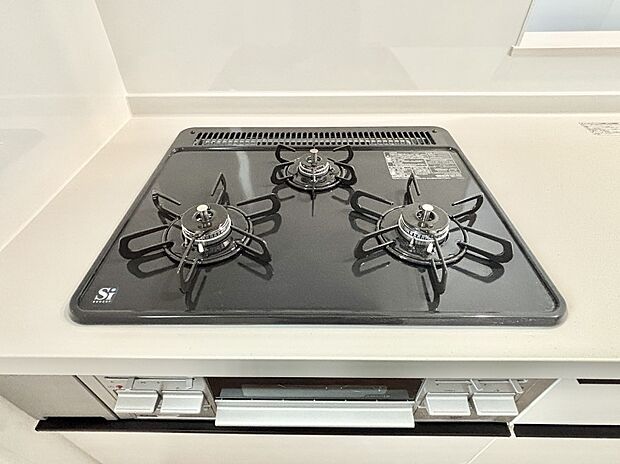 【その他設備(Ｓｉセンサーコンロ)】ガスコンロはＳｉセンサー搭載。火力調節や焦げ付き・消し忘れも防いでくれます。