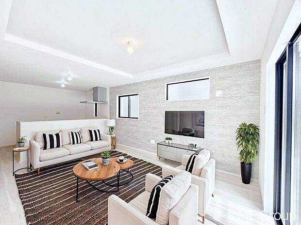 【リビング】ご家族の賑やかな話し声で包まれる明るいリビング ※家具はCGです