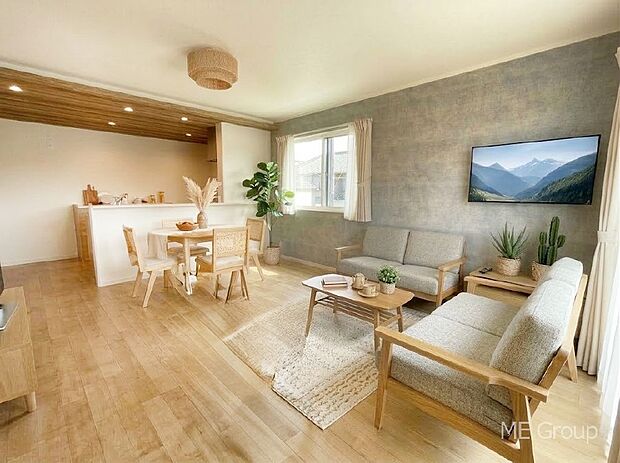 【リビング】プライバシーも守れる2階リビングは明るく開放感たっぷり　※家具はCGです