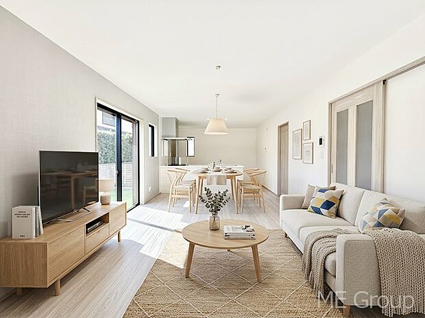 【リビング】ご家族の賑やかな話し声で包まれる明るいリビング ※家具はCGです