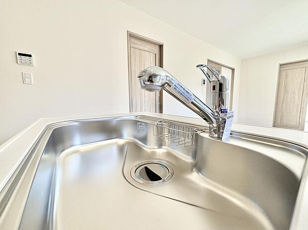 【その他設備(浄水器)】いつでも清潔なおいしいお水を。一つの水栓で水道水と浄水を使い分け。