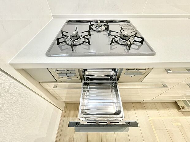 【その他設備(Ｓｉセンサーコンロ)】ガスコンロはＳｉセンサー搭載。火力調節や焦げ付き・消し忘れも防いでくれます。