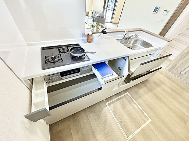 【その他設備(スライド収納)】使いやすさを優先したスライド式収納タイプ!